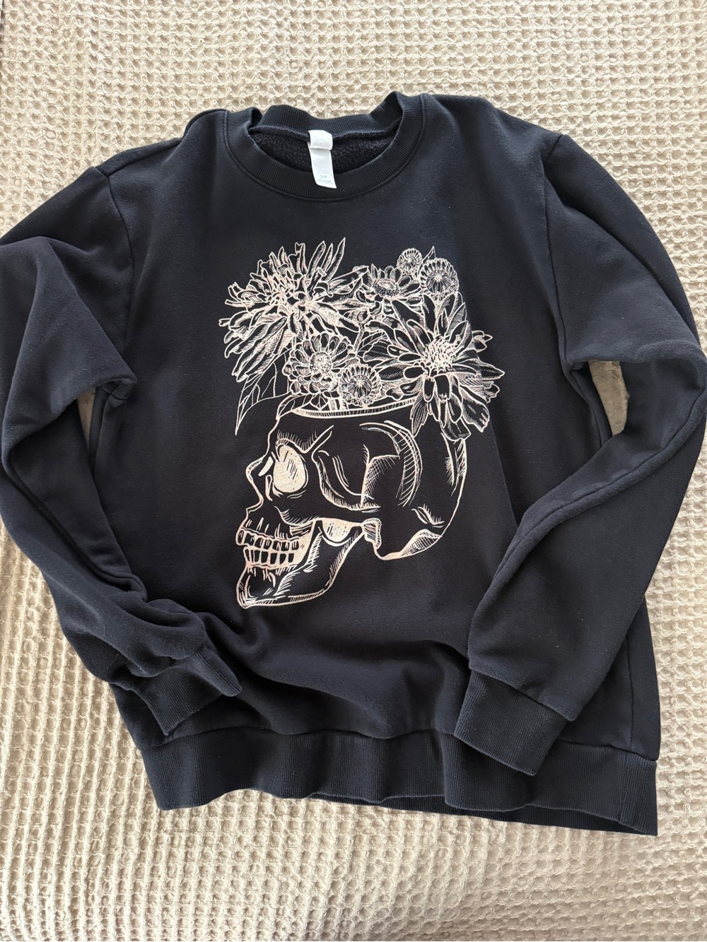 Alternative Black Crewneck Sweater with White Floral Skull Graphic